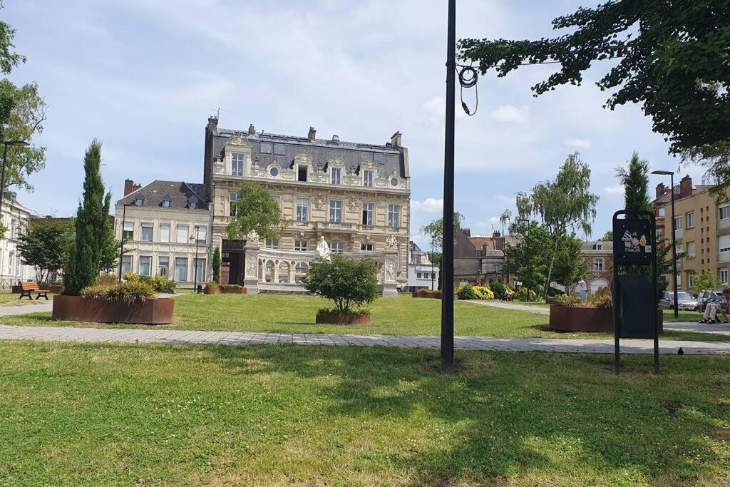 Hypercentre 301 +wifi+independant+ Cuisine Toilette Salle De Bain Privative * Valenciennes